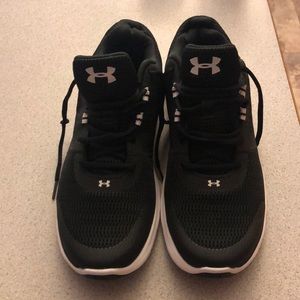Men’s Under Armor tennis shoes